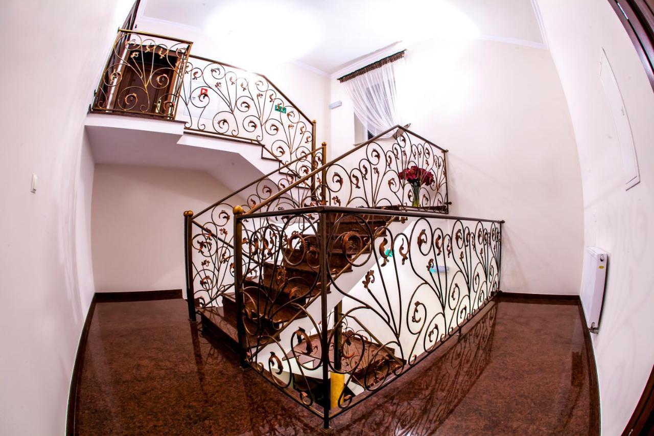 Hotel "Xavier" Lubycza Krolewska 外观 照片