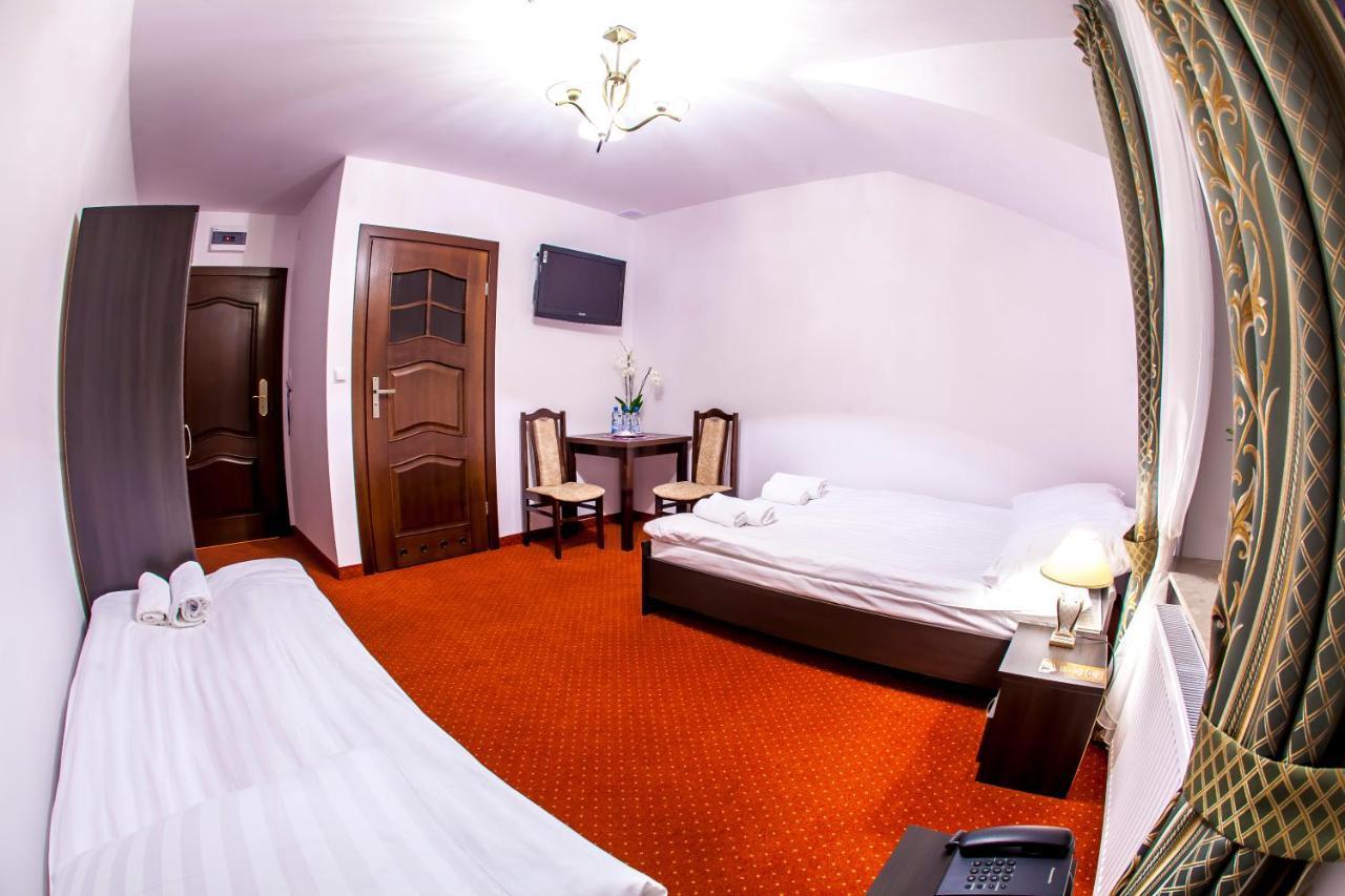 Hotel "Xavier" Lubycza Krolewska 外观 照片